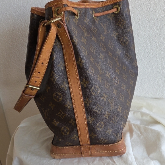 Louis Vuitton Noe Brown Monogram Bucket Bag with Tan Trim - Picture 6 of 11